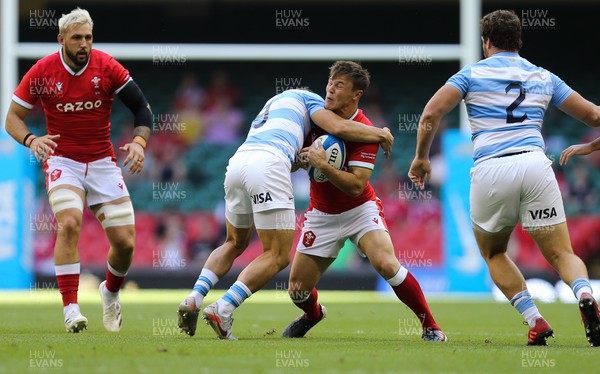 170721 - Argentina v Wales, Summer International Series, Second Test - Jarrod Evans of Wales is tackled by Tomas Cubelli of Argentina