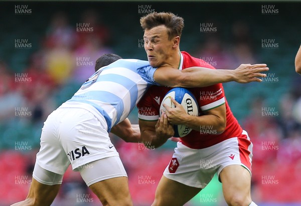 170721 - Argentina v Wales, Summer International Series, Second Test - Tomos Williams of Wales is tackled by Nicolas Sanchez of Argentina