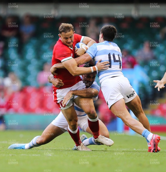 170721 - Argentina v Wales, Summer International Series, Second Test - Hallam Amos of Wales is tackled by the Argentinian defence