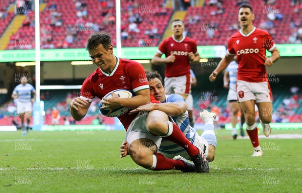 170721 - Argentina v Wales, Summer International Series, Second Test - Jarrod Evans of Wales dives on the ball to prevent Nicolas Sanchez of Argentina scoring a try