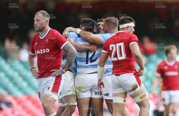 170721 - Argentina v Wales, Summer International Series, Second Test - Pablo Matera of Argentina celebrates with team mates after scoring try as Ross Moriarty of Wales  and Taine Basham of Wales show the disappointment