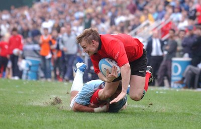 19-06-04. Argentina v Wales (Second Test Buenos Aires)  Wales' Dwayne Peel takes a tumble as Felipe Contepomi tackles.  