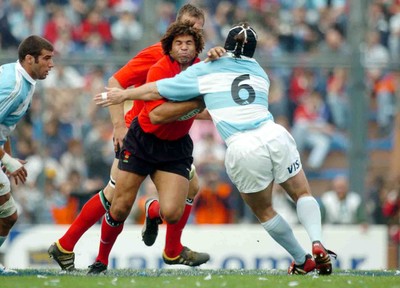 19-06-04. Argentina v Wales (Second Test Buenos Aires)  Wales' Colin Charvis pushes through Martin Durand  