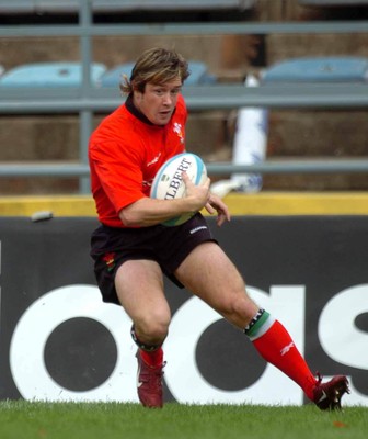 19-06-04. Argentina v Wales (Second Test Buenos Aires)  Wales' Shane Williams bags try number one.  