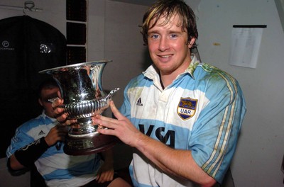 19-06-04. Argentina v Wales (Second Test Buenos Aires)  Wales' Try Scorer Shane Williams celebrates with the cup.  