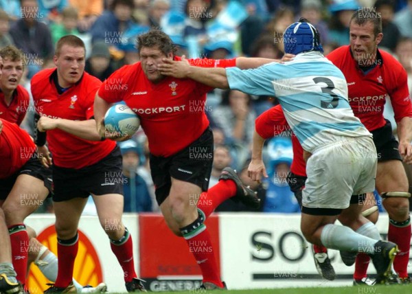 19-06-04. Argentina v Wales (Second Test Buenos Aires)  Wales' Darren Morris holds off Omar Hasan as he breaks.  
