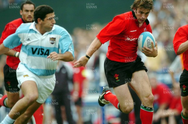 19-06-04. Argentina v Wales (Second Test Buenos Aires)  Wales' Nicky Robinson beats Jos