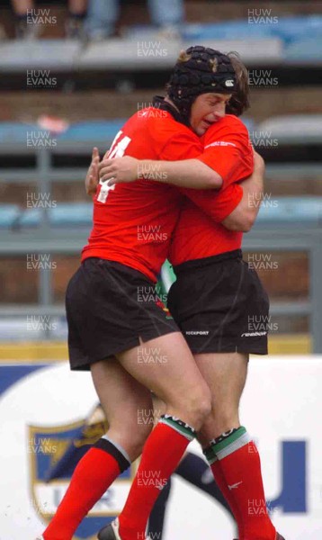 19-06-04. Argentina v Wales (Second Test Buenos Aires)  Wales' Hal Luscombe congratulates Shane Williams on try.  