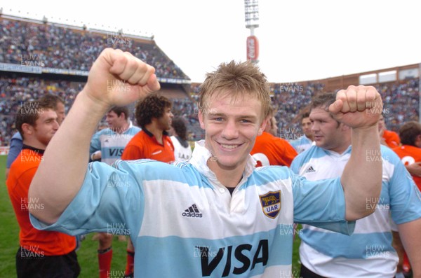 19-06-04. Argentina v Wales (Second Test Buenos Aires)  Wales' Dwayne Peel celebrates.  