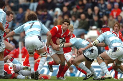 17.06.06. ARGENTINA V WALES,Velez Sarsfield, Buenos Aires  Mike Phillips runs into Rimas Alvarez Kairelis and Martin Durand  