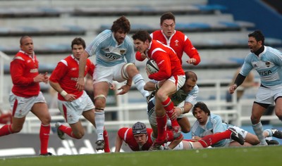 17.06.06. ARGENTINA V WALES,Velez Sarsfield, Buenos Aires  James Hook tries to find a way through.  