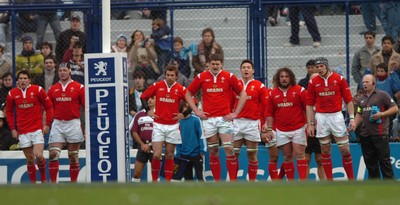 17.06.06. ARGENTINA V WALES,Velez Sarsfield, Buenos Aires  The Welsh team face another penalty against them.  