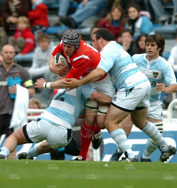 17.06.06. ARGENTINA V WALES,Velez Sarsfield, Buenos Aires  Alun Wyn Jones is tackled by Rodrigo Roncero and Mario Ledesma  