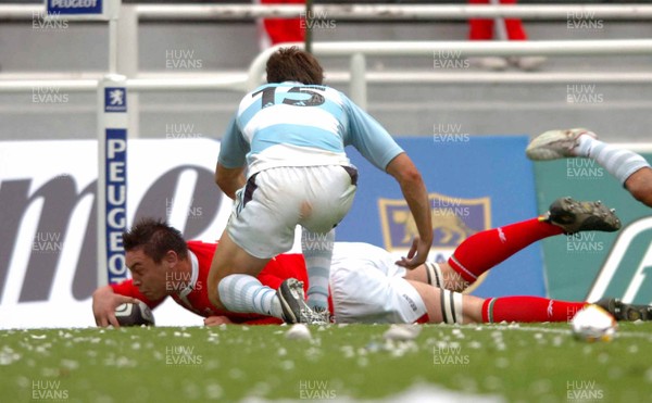 17.06.06. ARGENTINA V WALES,Velez Sarsfield, Buenos Aires  Gareth Delve scores his try  