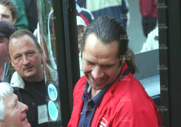 160503 - Arsenal goalkeeper David Seaman arrives at the Vale of Glamorgan Hotel before tomorrow's FA Cup final against Southampton in Cardiff