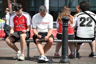 160826 - Arsenal v Manchester City - FA Community Shield - Fans outside the stadium before the game