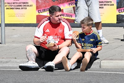 160826 - Arsenal v Manchester City - FA Community Shield - Fans outside the stadium before the game