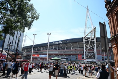 160826 - Arsenal v Manchester City - FA Community Shield - Fans outside the stadium before the game
