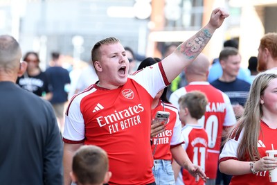 160826 - Arsenal v Manchester City - FA Community Shield - Fans outside the stadium before the game