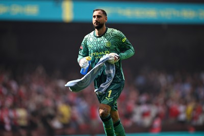 160826 - Arsenal v Manchester City - FA Community Shield - Gianluigi Donnarumma of Manchester City