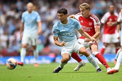 160826 - Arsenal v Manchester City - FA Community Shield - Martin Odegaard of Arsenal is challenged by Mateo Kovacic of Manchester City