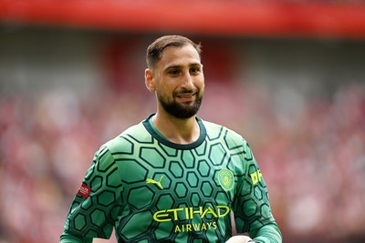 160826 - Arsenal v Manchester City - FA Community Shield - Gianluigi Donnarumma of Manchester City