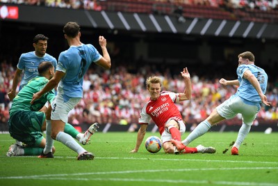 160826 - Arsenal v Manchester City - FA Community Shield - Martin Odegaard of Arsenal has a shot at goal