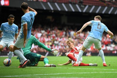 160826 - Arsenal v Manchester City - FA Community Shield - Martin Odegaard of Arsenal has a shot at goal