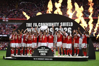 160826 - Arsenal v Manchester City - FA Community Shield - Arsenal players celebrate lifting the community shied