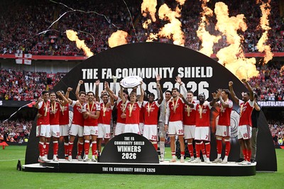 160826 - Arsenal v Manchester City - FA Community Shield - Arsenal players celebrate lifting the community shied