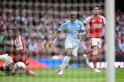 160826 - Arsenal v Manchester City - FA Community Shield - Antoine Semenyo of Manchester City has his shot saved by David Raya of Arsenal