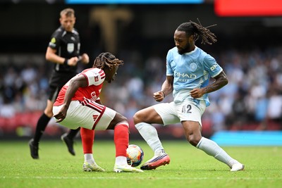 160826 - Arsenal v Manchester City - FA Community Shield - Antoine Semenyo of Manchester City is challenged by Eberechi Eze of Arsenal