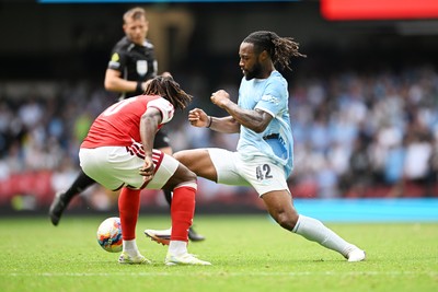 160826 - Arsenal v Manchester City - FA Community Shield - Antoine Semenyo of Manchester City is challenged by Eberechi Eze of Arsenal