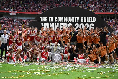 160826 - Arsenal v Manchester City - FA Community Shield - Arsenal players celebrate after lifting the community shield