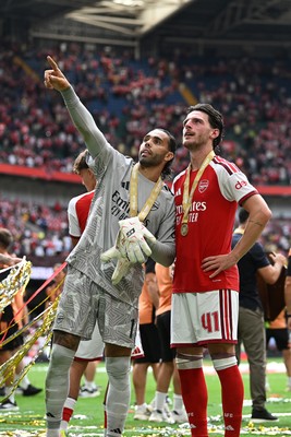 160826 - Arsenal v Manchester City - FA Community Shield - David Raya of Arsenal celebrates at full time with Declan Rice of Arsenal