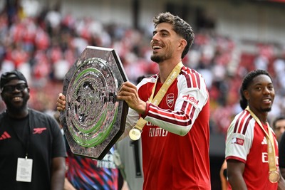 160826 - Arsenal v Manchester City - FA Community Shield - Kai Havertz of Arsenal lifts the community shield