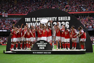 160826 - Arsenal v Manchester City - FA Community Shield - Arsenal players lift the community shield