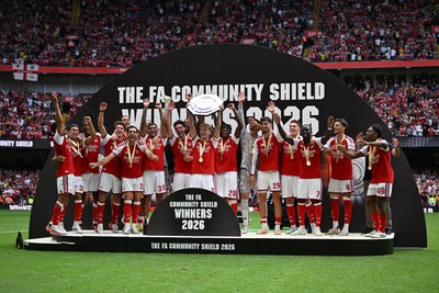 160826 - Arsenal v Manchester City - FA Community Shield - Arsenal players lift the community shield