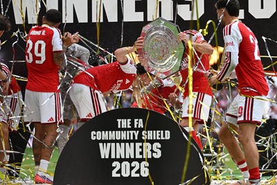160826 - Arsenal v Manchester City - FA Community Shield - Arsenal players lift the community shield