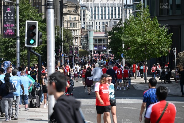 160826 - Arsenal v Manchester City - FA Community Shield - Fans outside the stadium before the game