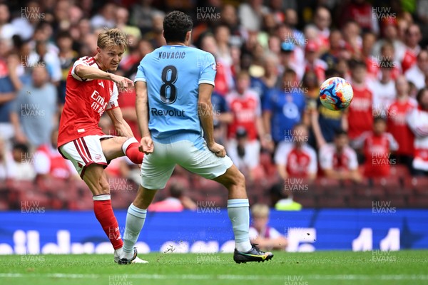 160826 - Arsenal v Manchester City - FA Community Shield - Martin Odegaard of Arsenal is challenged by Mateo Kovacic of Manchester City