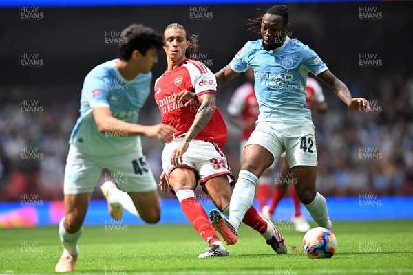 160826 - Arsenal v Manchester City - FA Community Shield - Riccardo Calafiori of Arsenal is challenged by Antoine Semenyo of Manchester City