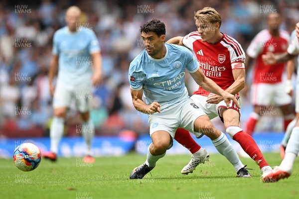 160826 - Arsenal v Manchester City - FA Community Shield - Martin Odegaard of Arsenal is challenged by Mateo Kovacic of Manchester City