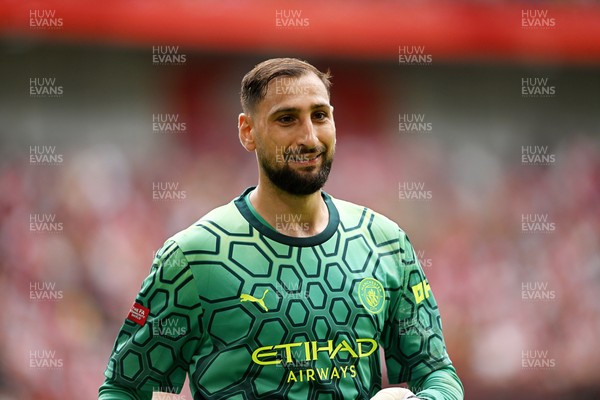 160826 - Arsenal v Manchester City - FA Community Shield - Gianluigi Donnarumma of Manchester City