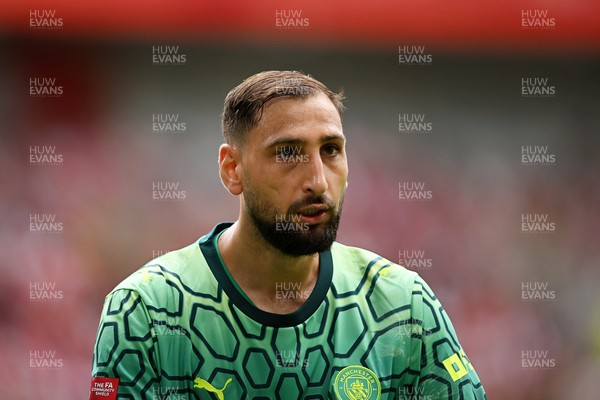 160826 - Arsenal v Manchester City - FA Community Shield - Gianluigi Donnarumma of Manchester City