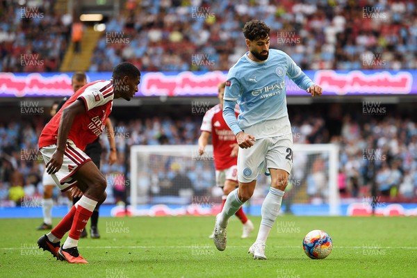 160826 - Arsenal v Manchester City - FA Community Shield - Josko Gvardiol of Manchester City is challenged by Gabriel of Arsenal