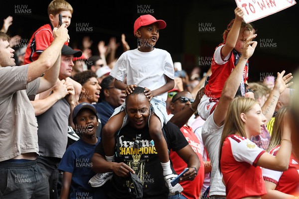 160826 - Arsenal v Manchester City - FA Community Shield - Arsenal fans celebrate the win at full time