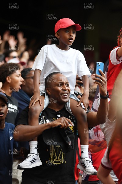 160826 - Arsenal v Manchester City - FA Community Shield - Arsenal fans celebrate the win at full time