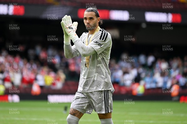 160826 - Arsenal v Manchester City - FA Community Shield - David Raya of Arsenal at full time