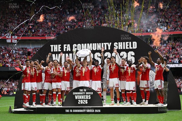 160826 - Arsenal v Manchester City - FA Community Shield - Arsenal players celebrate lifting the community shied